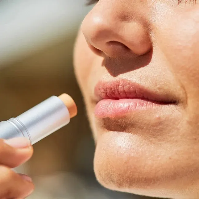 Isdin Protector Labial HV Lip Sunscreen SPF 30  4g