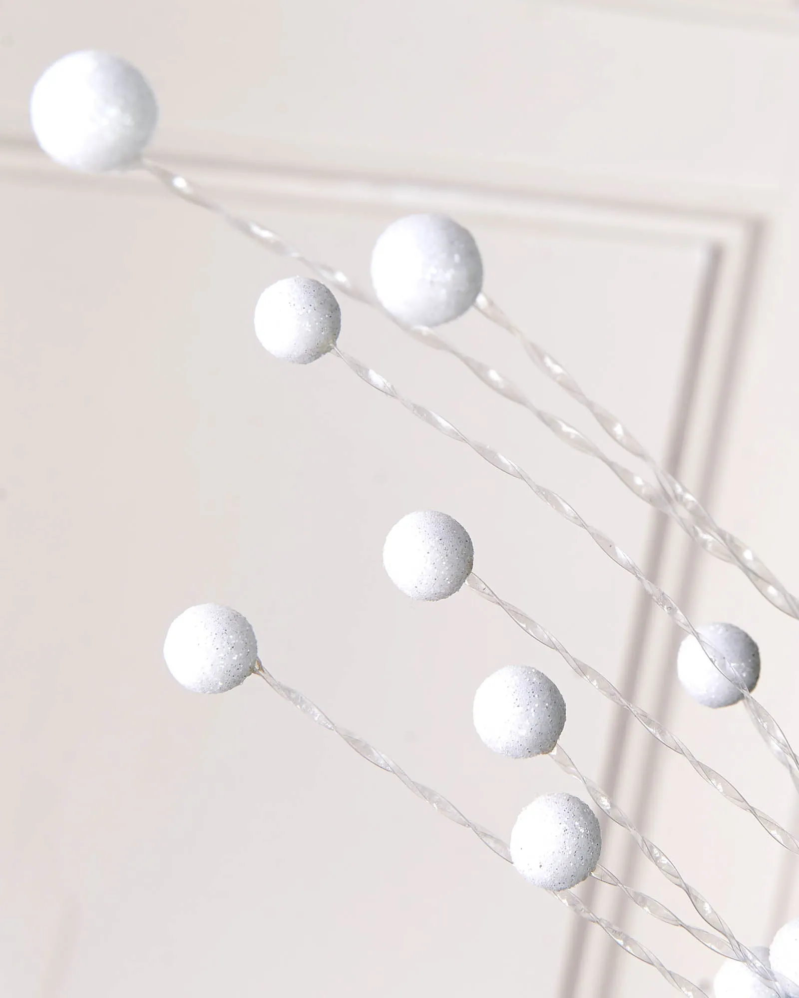 White Berry Christmas Tree Spray, 78 cm